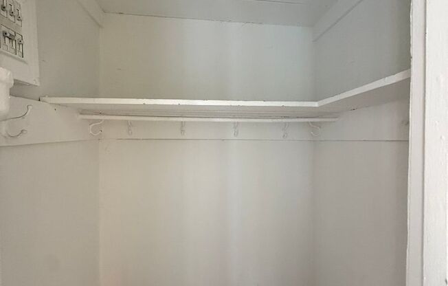 Studio, 1 bath, 295 sqft, $1,175, Unit Old King Edward 731