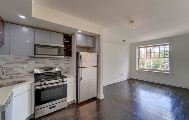 3 beds, 2 baths, 736 sqft, $2,695, Unit 36