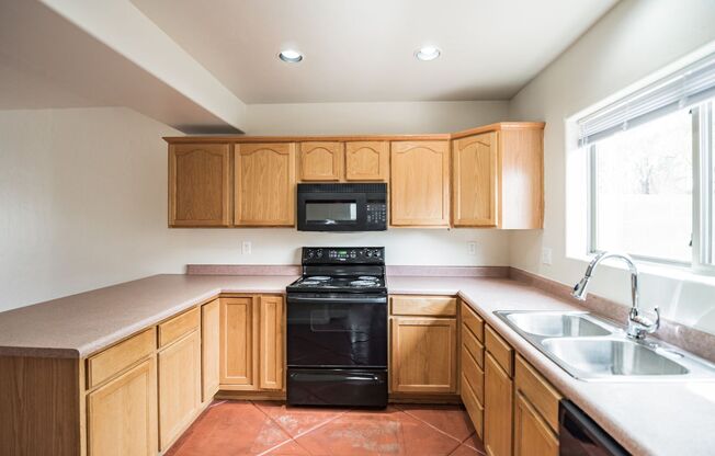 3 beds, 2.5 baths, $2,400, Unit 1