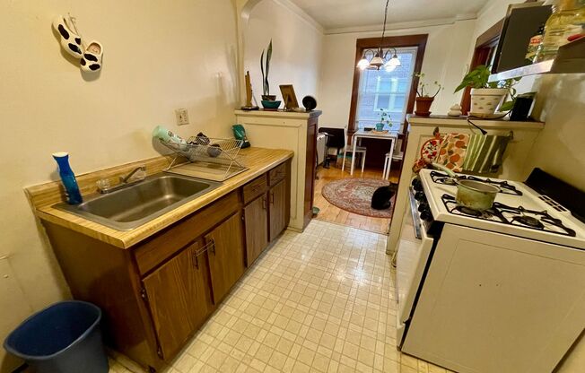 1 bed, 1 bath, $950, Unit 27