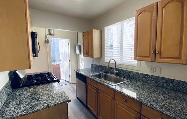 1685-1697 1/2 Summit St / 109-137 E. Penn St