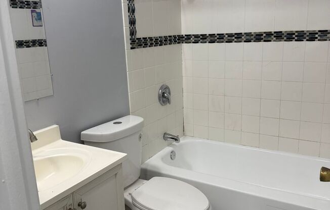 2 beds, 1 bath, 800 sqft, $1,400, Unit 4RW-14