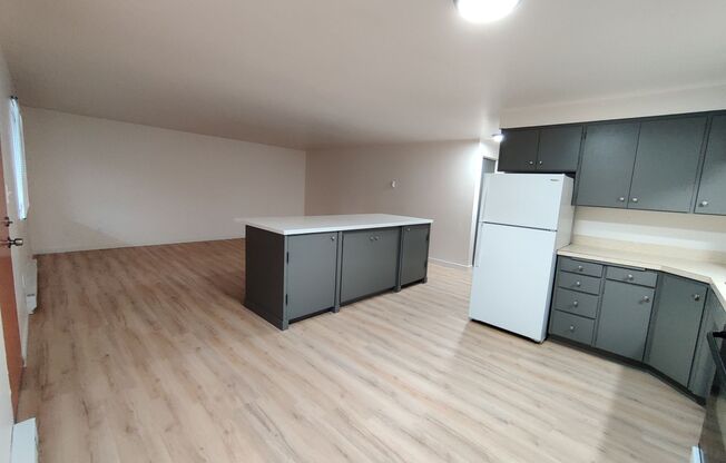 2 beds, 1 bath, 840 sqft, $1,350, Unit 3