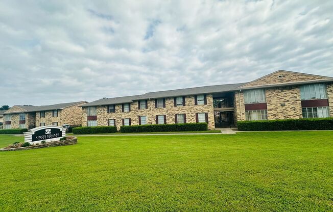 April Move-In Deals at King Square!