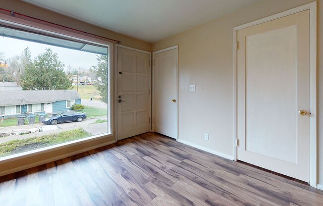 Large Bremerton Duplex Unit Available for Rent, Minutes from PSNS!