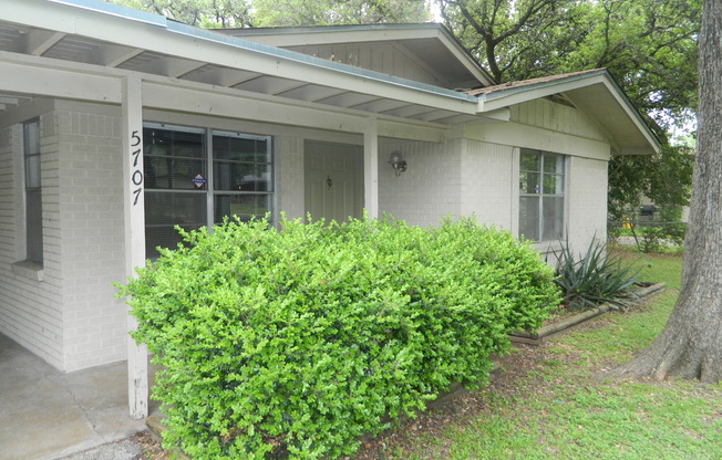 SFH:  OFF STASSNEY -  3 BEDROOM **2wks free rent qualified app & lease through 5/31/27**