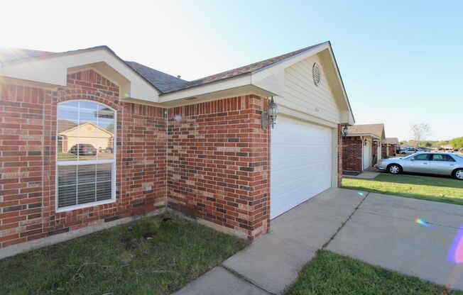 Move in Special.  1/2 month off on a 13 month lease. 3613 Ellis Ave  -  Moore