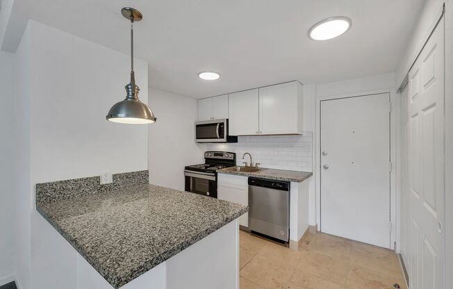 Studio, 1 bath, 450 sqft, $1,099, Unit 29