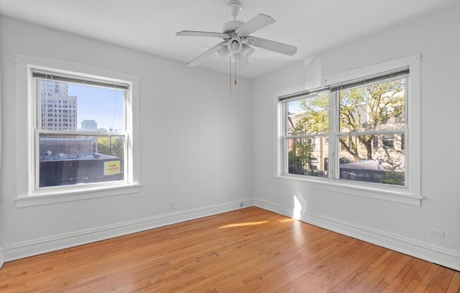 2453 N CLARK