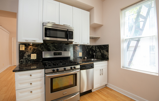 1123 5 ST NW