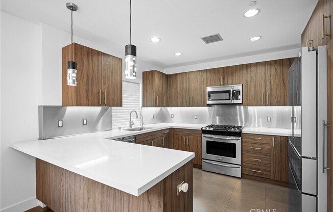 11023 Fruitland Dr Apt 104