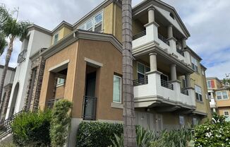 Sleek 2-Bed with a Den/Office + Flex Corner Condo with Attached Tandem Garage