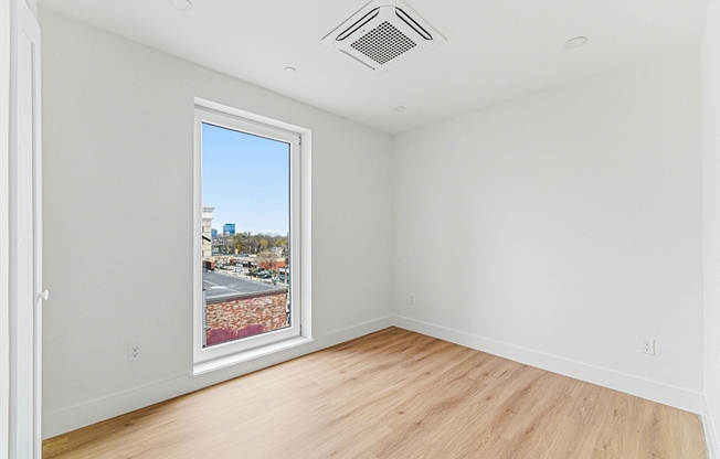 3 beds, 2 baths, 1,046 sqft, $6,125, Unit 602