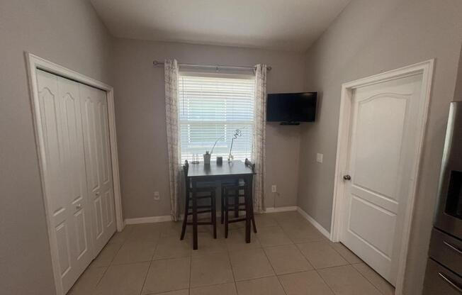 4 beds, 2 baths, 1,930 sqft, $2,500