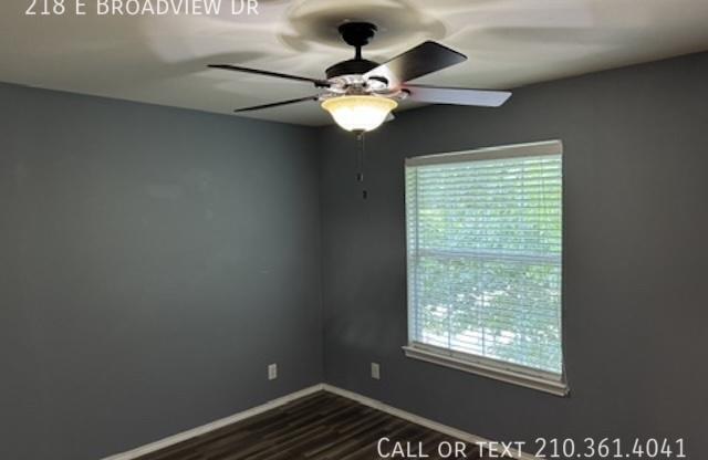 218 E BROADVIEW DR