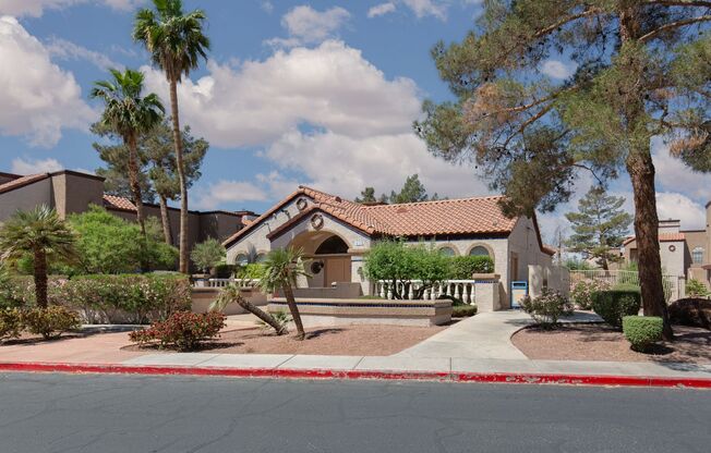2 bedroom in gated community with pool/spa for only $1100!