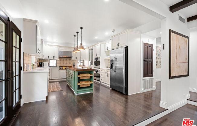 1110 N BEVERLY GLN BLVD