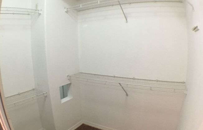 2 beds, 2 baths, $2,000, Unit # 257