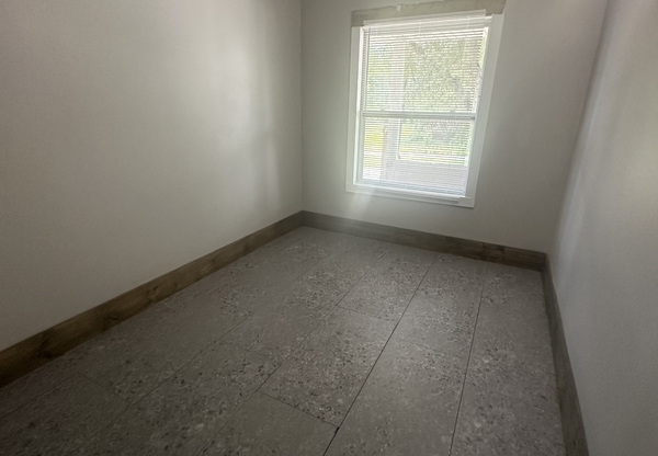 3244 W 92 ST