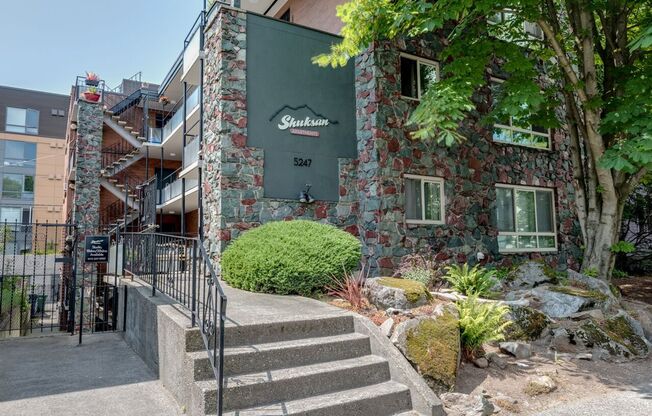 The Shuksan Apartments – Classic Brick Charm in the University District