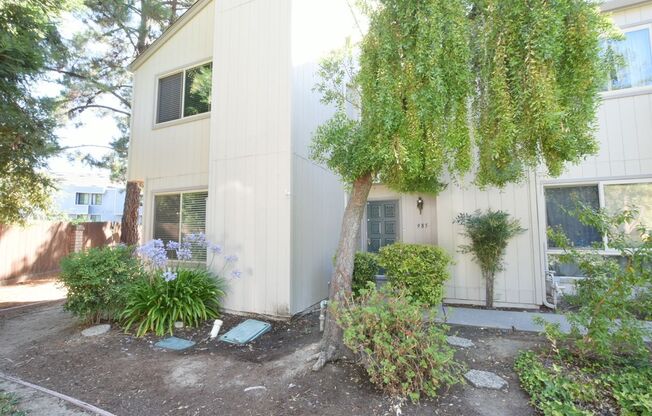 Beautiful 3 Bedroom 2.5 Bath End Unit Townhouse Near Willow Glen!