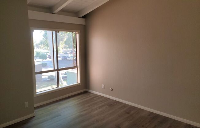 2 beds, 1 bath, $2,600