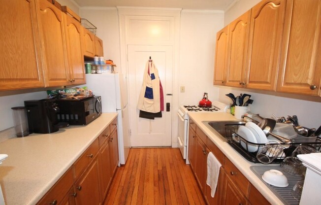 1 bed, 1 bath, 750 sqft, $2,500, Unit 33