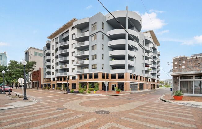 Spacious 2BR/2BA Downtown Tampa Condo in the Residences of Franklin Street