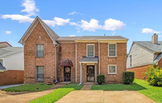 Spacious 2 Bed / 2.5 Bath Townhome with Modern Comforts & Resident Perks!