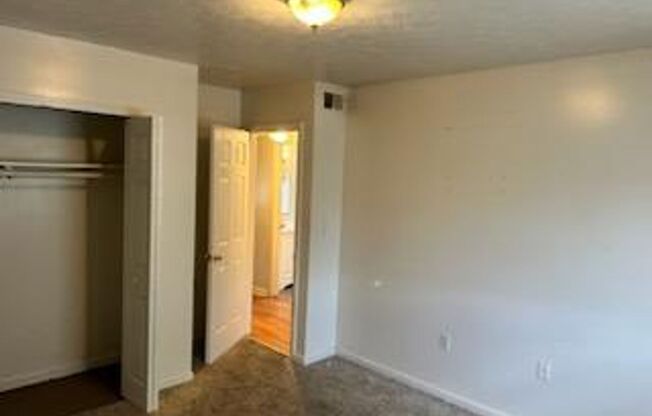 2 beds, 1 bath, $895