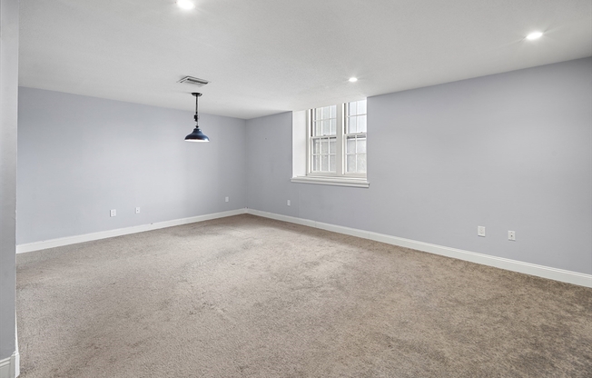 2 beds, 1.5 baths, 928 sqft, $2,500, Unit 205