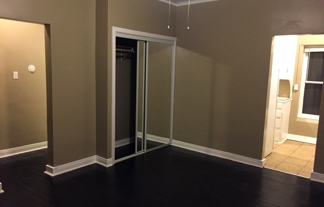 1725 N. Edgemont Street