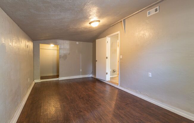 3 beds, 1 bath, $975