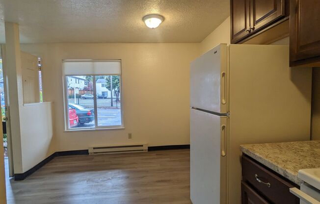 2 beds, 1 bath, 717 sqft, $1,275, Unit 6