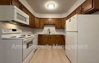 535 W SAUNDERS AVE
