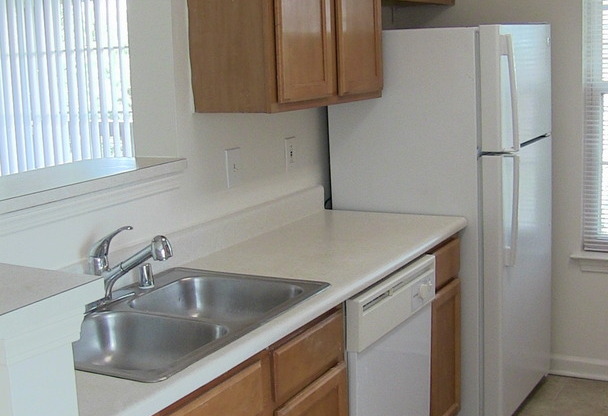 3 beds, 2 baths, 1,254 sqft, $1,799, Unit 15-15305