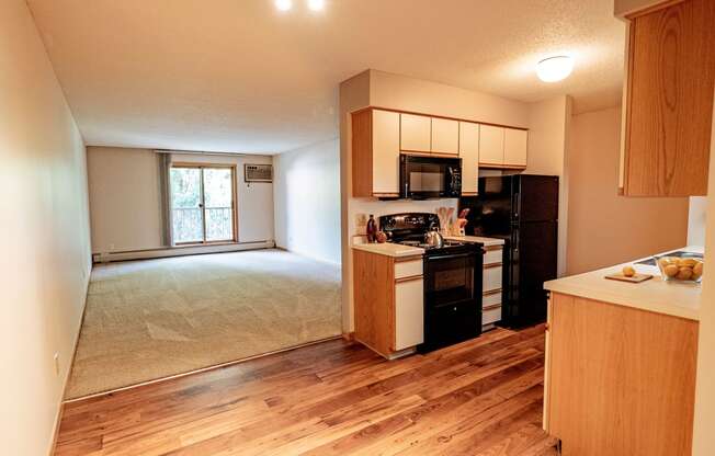 Welcome to Plymouth Square Apartment Homes