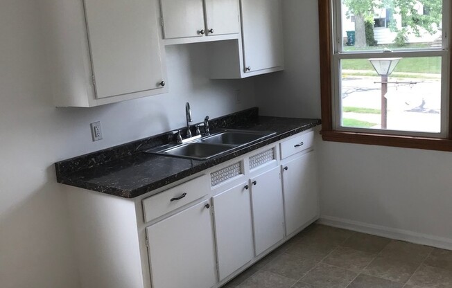 3 beds, 1 bath, $1,295