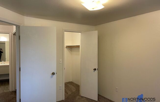 2 beds, 1 bath, $1,200, Unit # 4