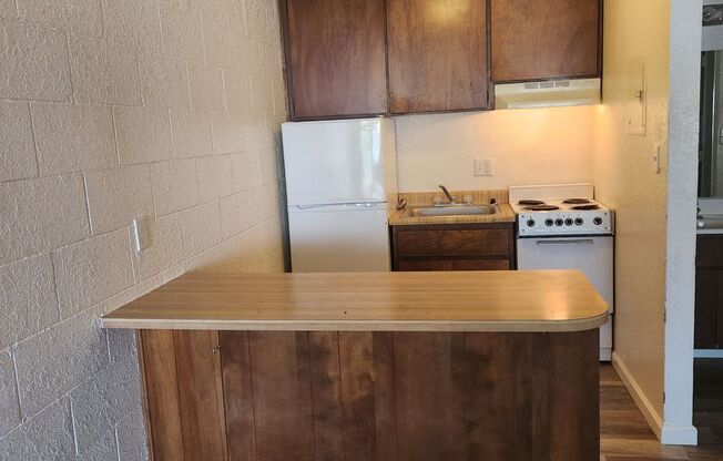 Studio, 1 bath, 375 sqft, $965, Unit 25