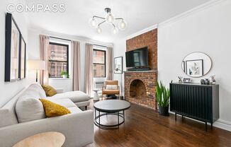 429 W 24 ST