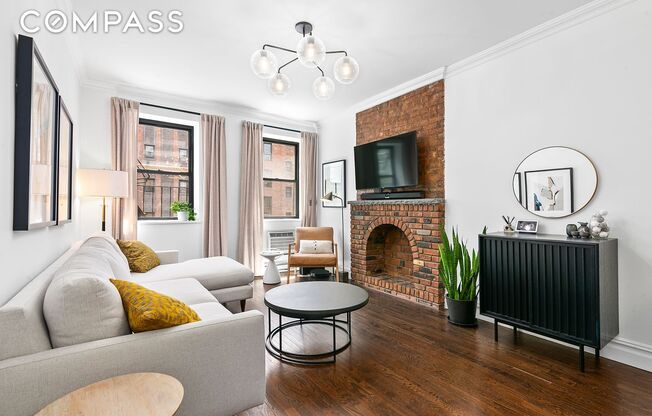 429 W 24 ST