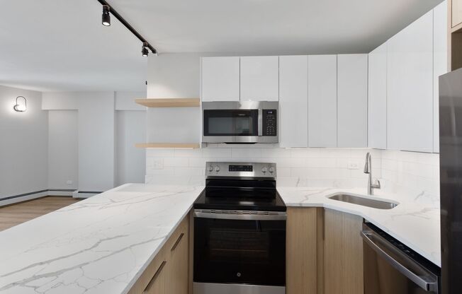 3 beds, 1.5 baths, 1,001 sqft, $3,500, Unit 28E