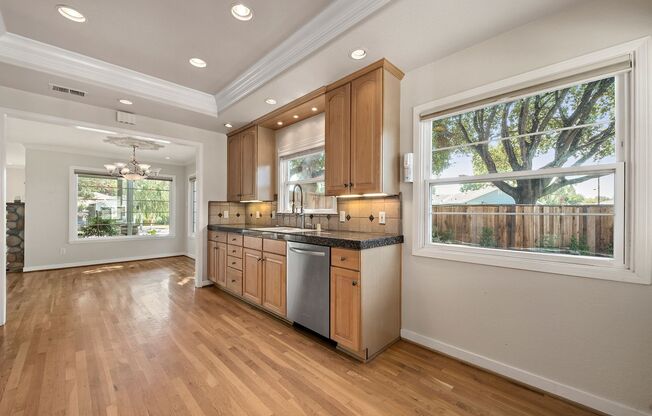Gorgeous 3 Bedroom / 2 Bath Home on Corner Lot    Near Santana Row!