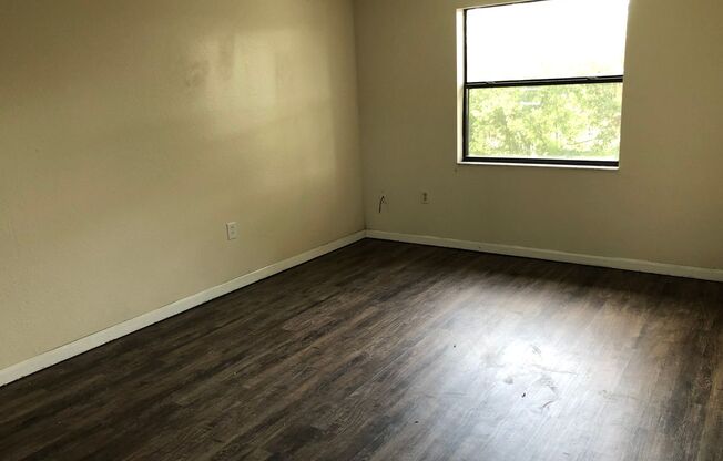 NICE 2BR/1BA Top Floor Apartments! Water & Sewer included! NO APPLICATION FEE!