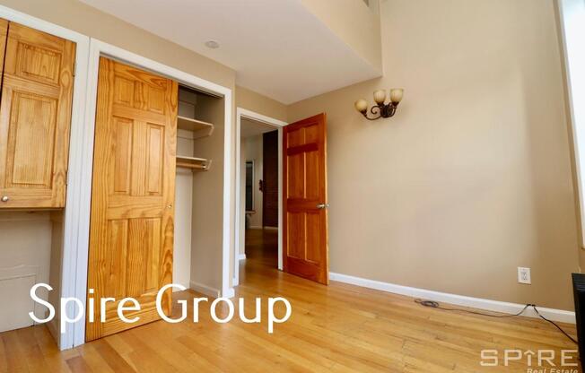 3 beds, 1 bath, $5,000, Unit 4E