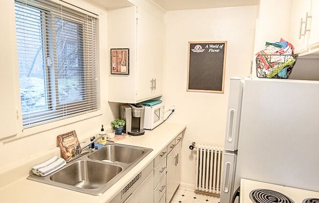 1 bed, 1 bath, 580 sqft, $1,945, Unit Hamrick 101
