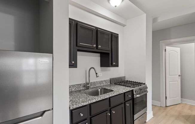Studio, 1 bath, 282 sqft, $1,400, Unit 211