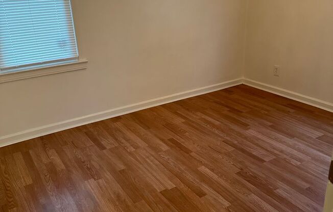 2 beds, 1 bath, $985