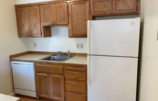 2 beds, 1.5 baths, $1,575, Unit 842/A/A